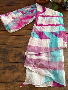 Lightweight Geometric Print Scarf in Fuchsia, Turquoise & White